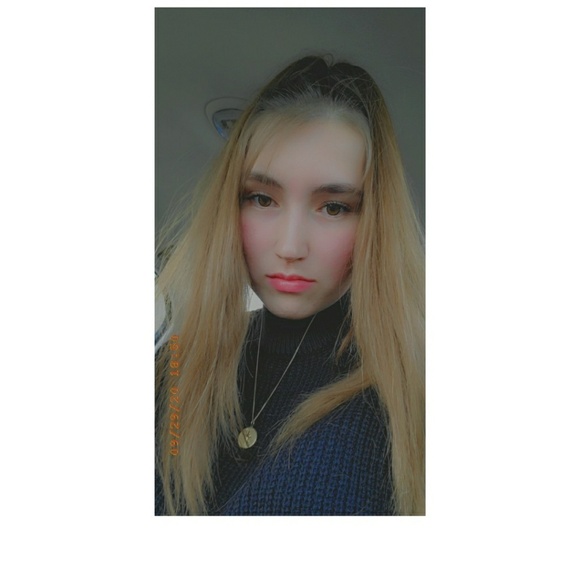 Profile Picture of Brittany Weston (@brittanyyweston) on Poshmark