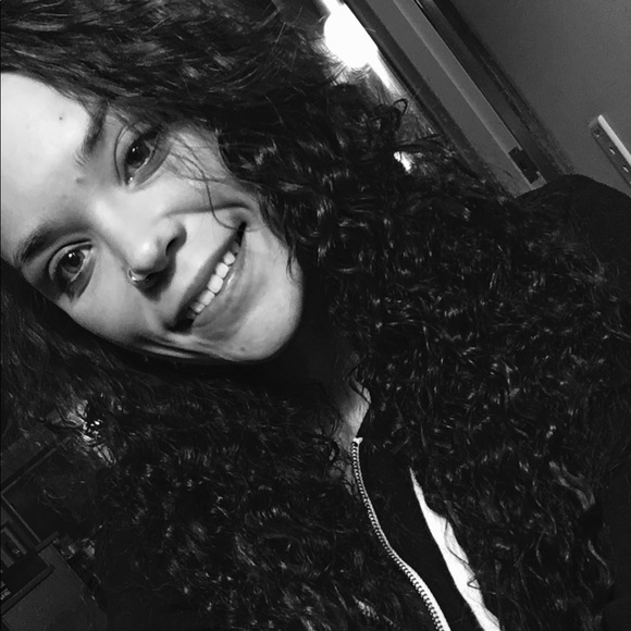 Profile Picture of Caitlynn Leino (@caitlynn_l) on Poshmark