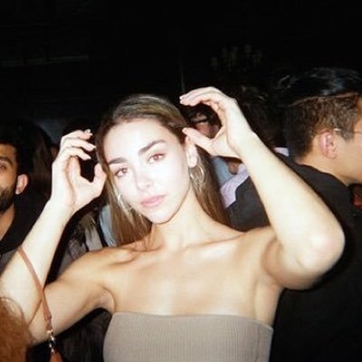 Profile Picture of Mon (@moni_roche) on Twitter
