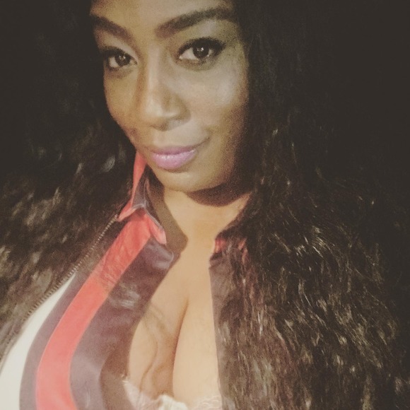 Profile Picture of Tanisha Allen (@tallen112473) on Poshmark