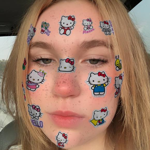 Zoe Dimitropoulos - Poshmark Profile Picture of Zoe Dimitropoulos (@seabear_0107) on Poshmark