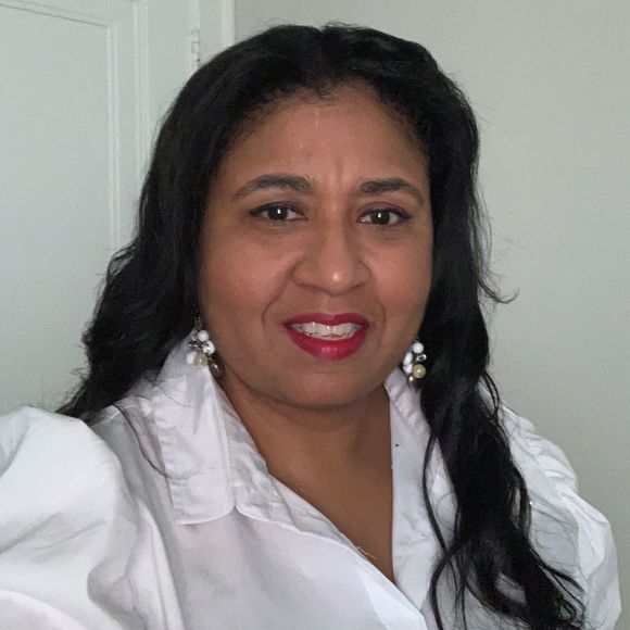 Profile Picture of Ramona Rampersadsingh (@rrampersadsingh) on Poshmark