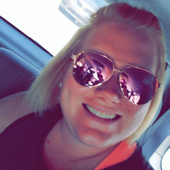 Profile Picture of Kristin Echerd (@kecherd30) on Poshmark