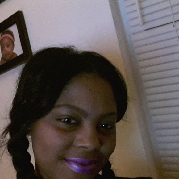 Profile Picture of Danielle Dawson (@danni0225) on Poshmark