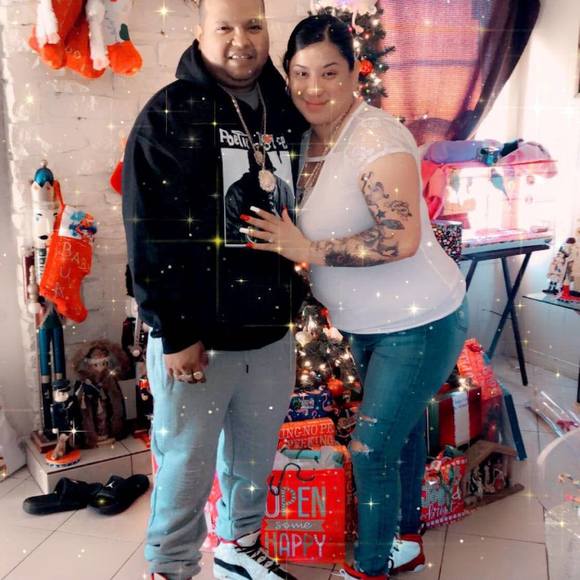 Profile Picture of Rissamrtnz n ulay Resendez (@rissamrtnz2017) on Poshmark