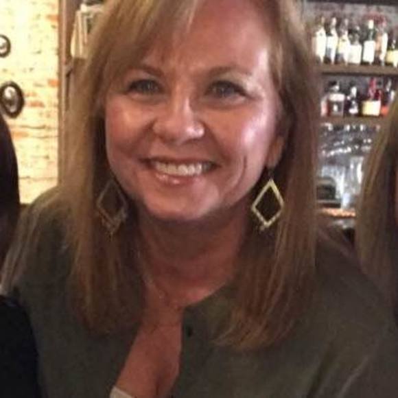 Profile Picture of Lee Huffman-maas (@leeannmaas) on Poshmark