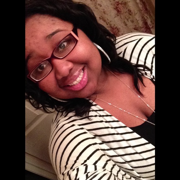 Profile Picture of Jasmine Etan (@jasmineetan) on Poshmark