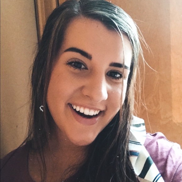 Profile Picture of Angela Sperrazza (@asperraz) on Poshmark