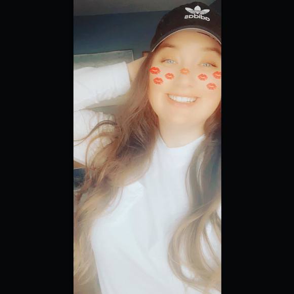 Profile Picture of Kinsey Caiello (@kinseyrae25) on Poshmark