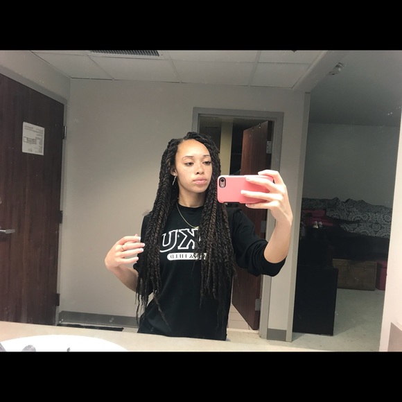 Profile Picture of Ariel Terrell (@ariellio) on Poshmark