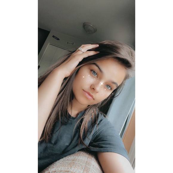 Profile Picture of Paige Lamb (@paigelamb746) on Poshmark