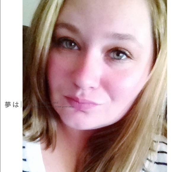 Profile Picture of Katelyn Ross (@katelynnrose13) on Poshmark