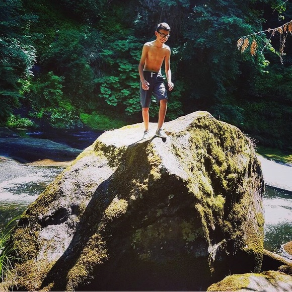 Profile Picture of Andrew Abeyta (@andr980) on Poshmark