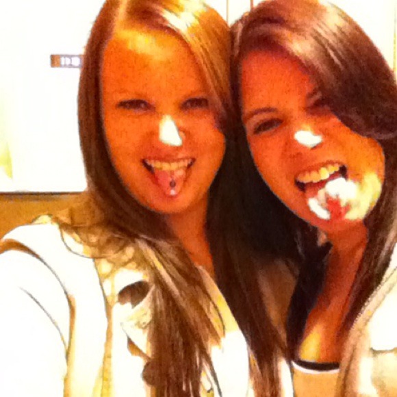 Profile Picture of Amelia Zilliox (@azilliox) on Poshmark