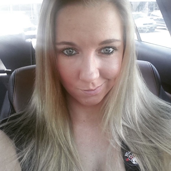 Profile Picture of Linda Jobbagy (@kreis1986) on Poshmark