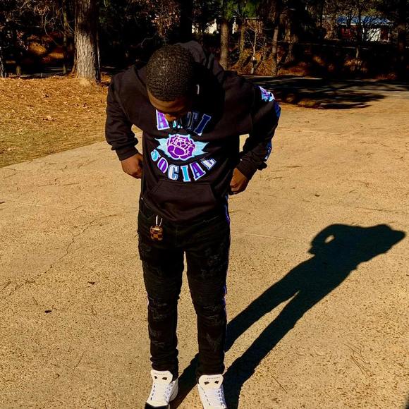 Profile Picture of Kevin a Leland (@kevin_leland) on Poshmark