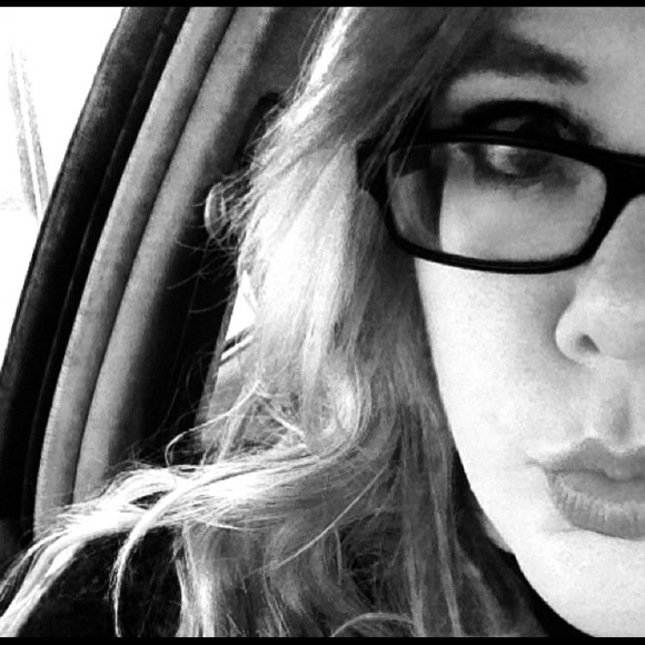 Profile Picture of Allison Schleicher (@allison54321) on Poshmark