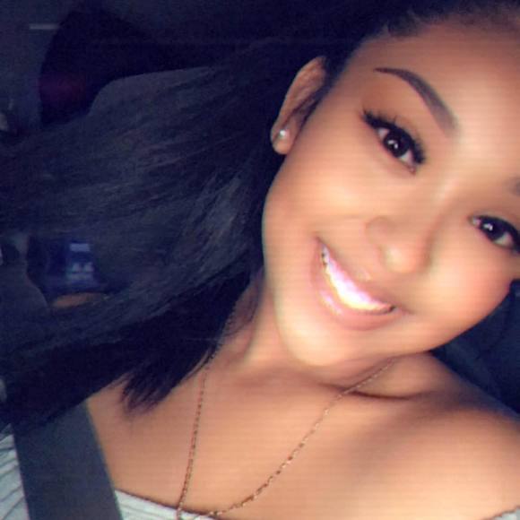 Profile Picture of Stacy Jimenez (@stacyjimenez123) on Poshmark