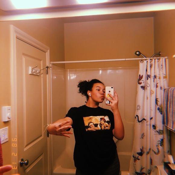 Profile Picture of Brooklyn Andrews (@brooklynandrews) on Poshmark