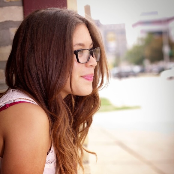 Profile Picture of Alexis Pitre (@alexis_pitre) on Poshmark