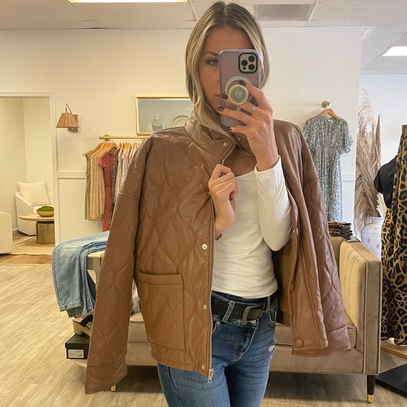 Profile Picture of Jackie Corgiat (@jcorg) on Poshmark