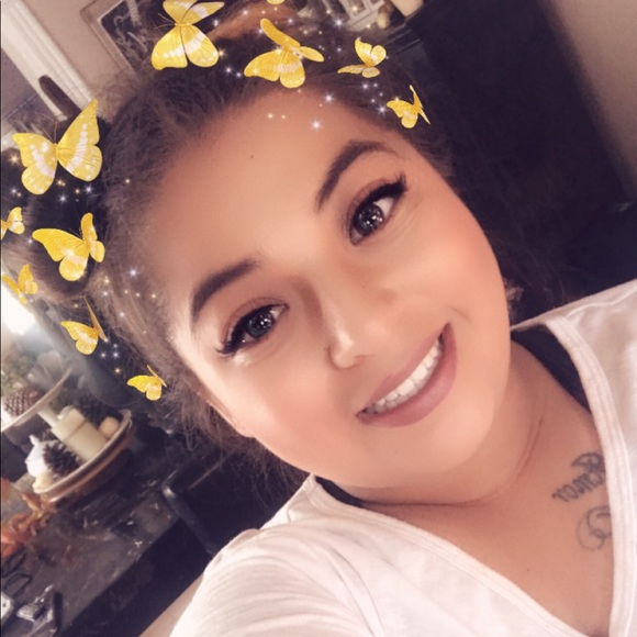 Profile Picture of Alexandra Rorosales (@akrosaless) on Poshmark