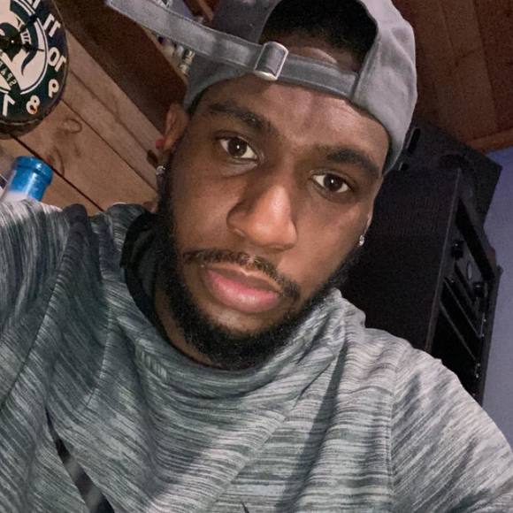 Profile Picture of Derek Battle (@derekbattle) on Poshmark