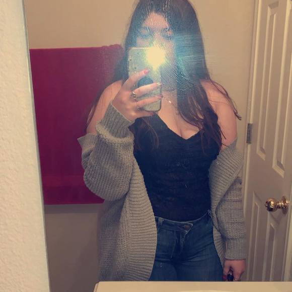 Profile Picture of Jillian Wright (@jillian_beth) on Poshmark