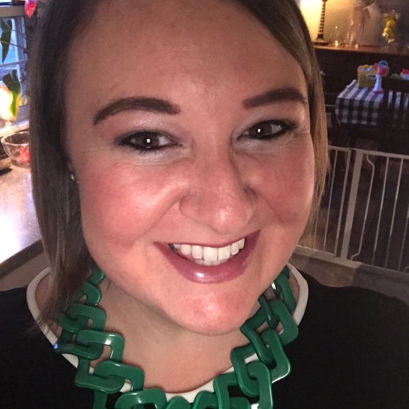 Ryann Cadelli - Poshmark Profile Picture of Ryann Cadelli (@rcadelli) on Poshmark