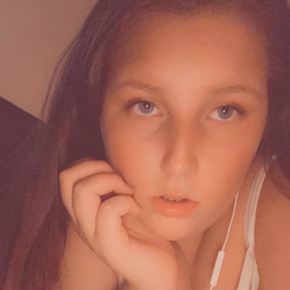 Profile Picture of Chloey Bragg (@cardibchloey) on Poshmark