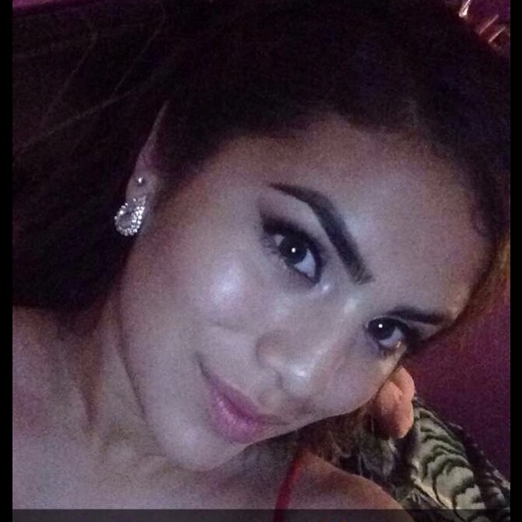 Profile Picture of Adrianna Cervera (@98mercedes) on Poshmark