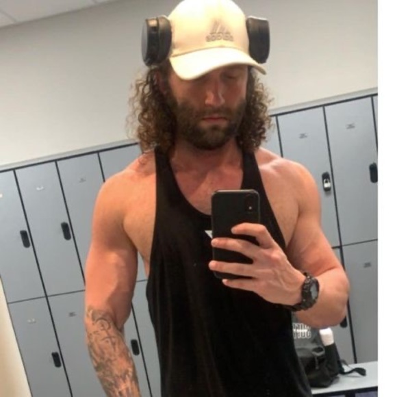 Profile Picture of Dustin Shortridge (@hlppy) on Poshmark