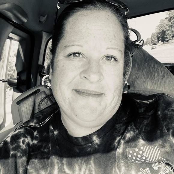 Profile Picture of Julie Norris (@juliesturtle8) on Poshmark