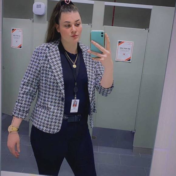 Profile Picture of Alyssa Bayerl (@lysslyss1232) on Poshmark