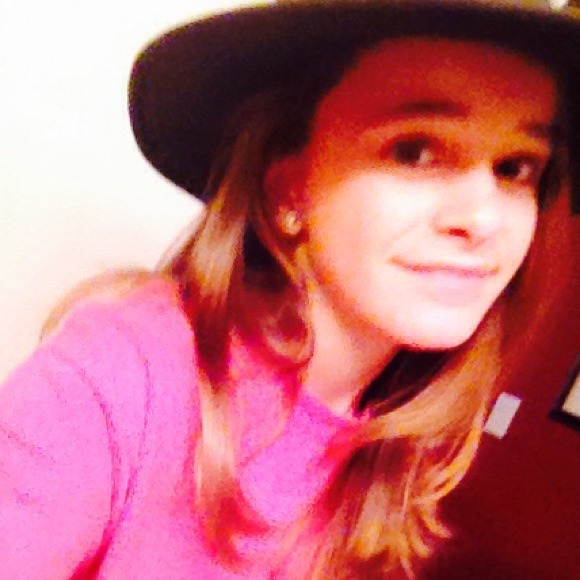 Profile Picture of Isabelle Wright (@lilyisabelleee_) on Poshmark