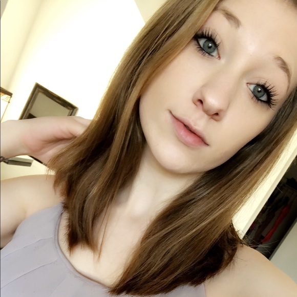 Profile Picture of Colleen Overhulser (@forevercj98) on Poshmark
