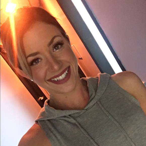 Profile Picture of Taylor Brommel (@taylorbrommel18) on Poshmark