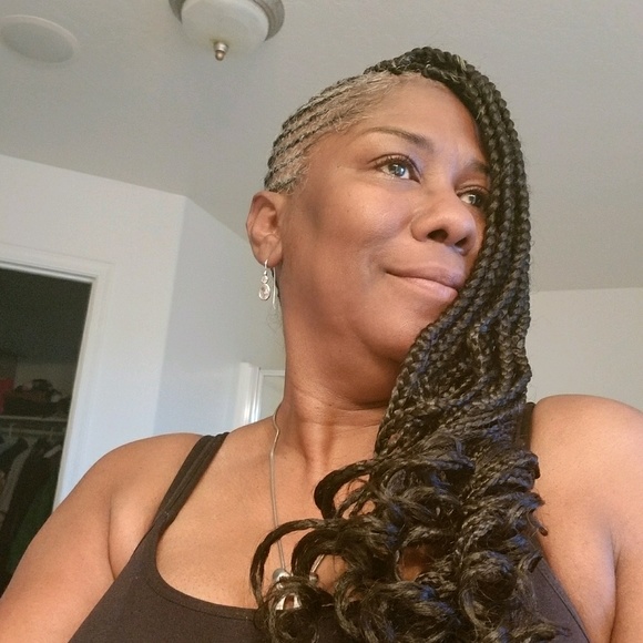 Profile Picture of Izora Holmes (@holmes_55) on Poshmark