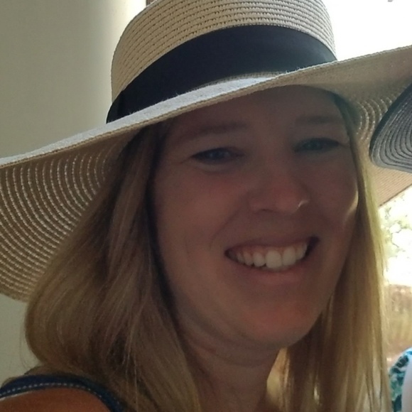 Profile Picture of Brianna Lentsch (@grassb18) on Poshmark