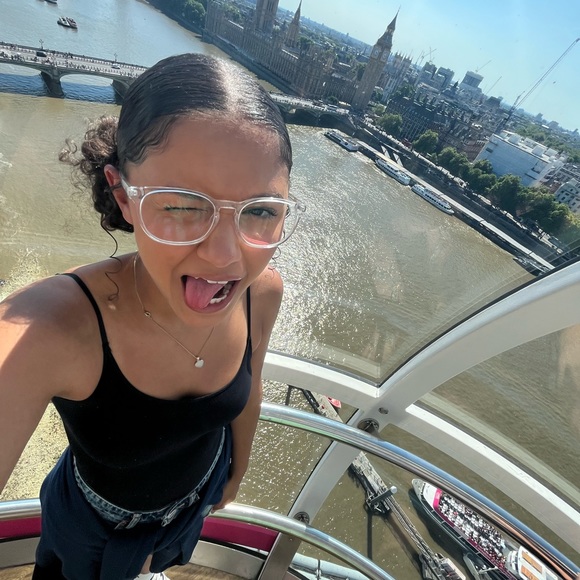 Profile Picture of Amy Stretch (@amy_stretch) on Poshmark