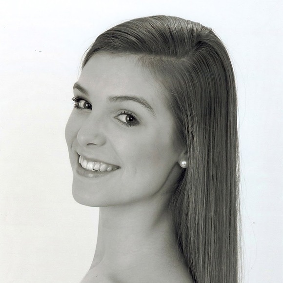 Profile Picture of Kirstin Konrad (@kirstinkonradd) on Poshmark