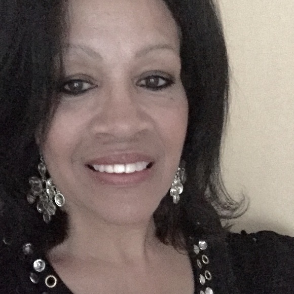 Profile Picture of Shirley Roker (@shirl2424) on Poshmark