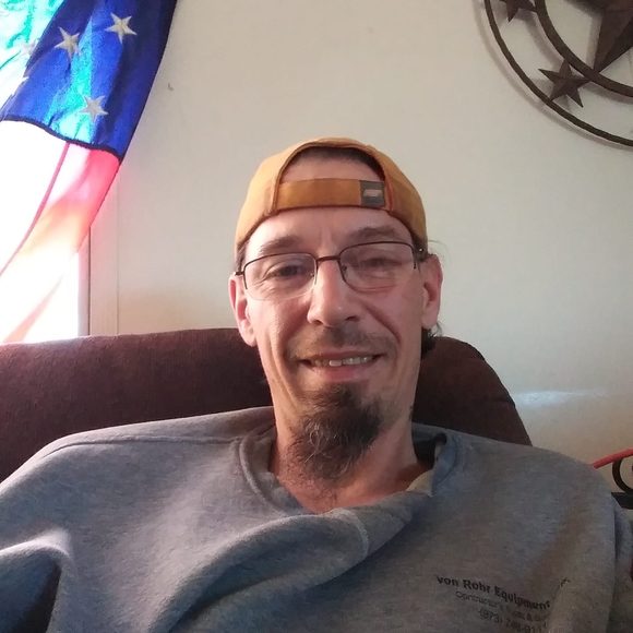 Profile Picture of David Cochran (@davidcochran833) on Poshmark