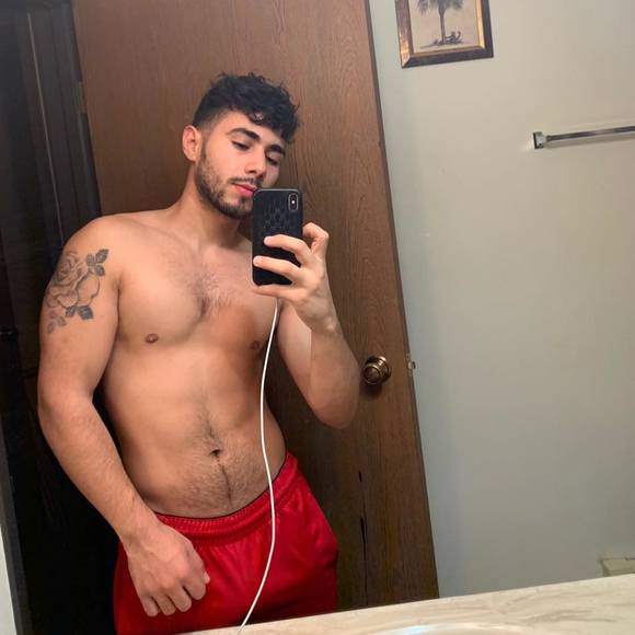 Profile Picture of Alex f. Fuentes (@alexsoriano20) on Poshmark