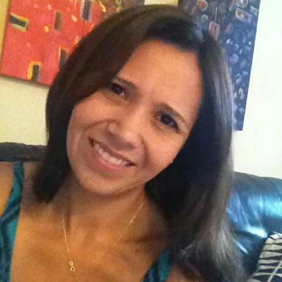 Profile Picture of Paula Ceron (@paulaceron) on Poshmark