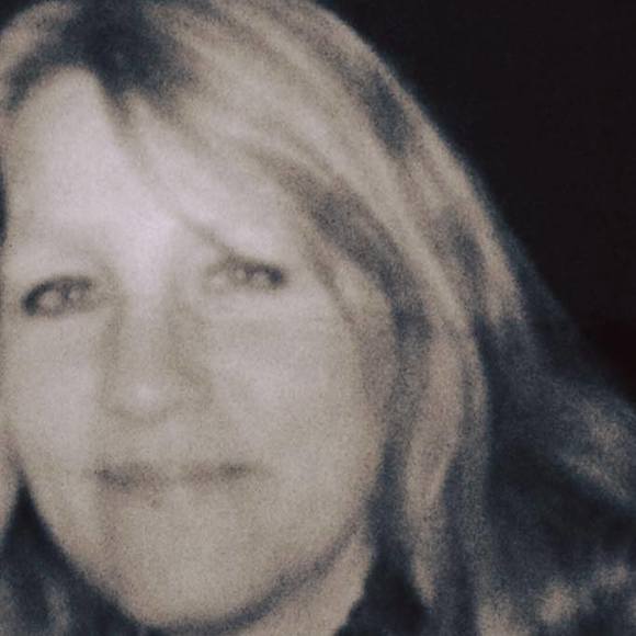 Profile Picture of Stephanie Purdum (@stephaniepurdum) on Poshmark