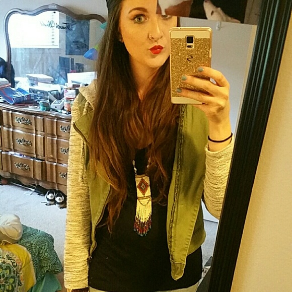 Profile Picture of Erin Carson (@nirecarson) on Poshmark