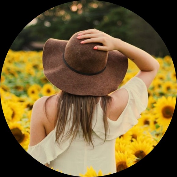 Olya Glebova - Poshmark Profile Picture of Olya Glebova (@felice2you) on Poshmark