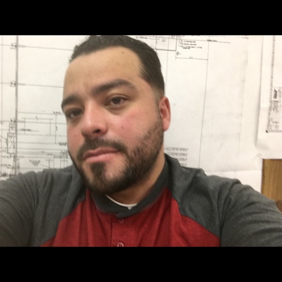 Profile Picture of Ivan Leal (@ivntwrs) on Poshmark