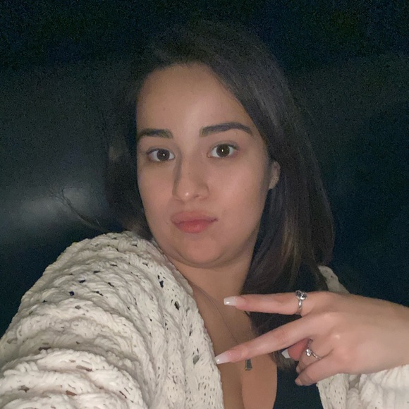 Profile Picture of Christina Perez (@xotperez) on Poshmark